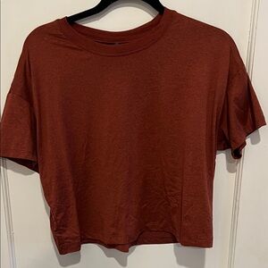 Vuori Rust Short Sleeve Cropped Tee